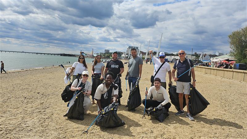 Volunteering Southend beach clean